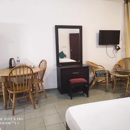 Oasis Beach Resort Негомбо Екстериор снимка