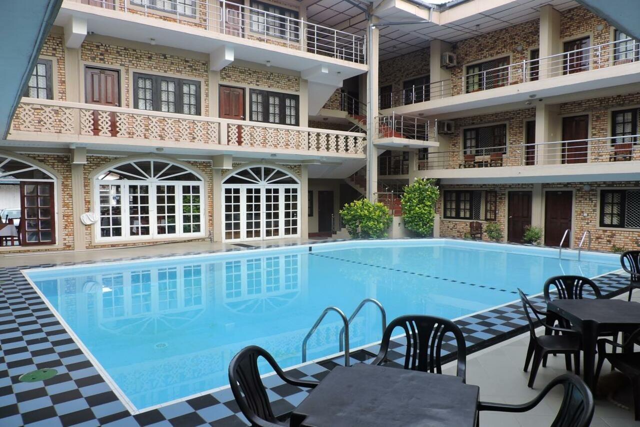 Oasis Beach Resort Негомбо Екстериор снимка
