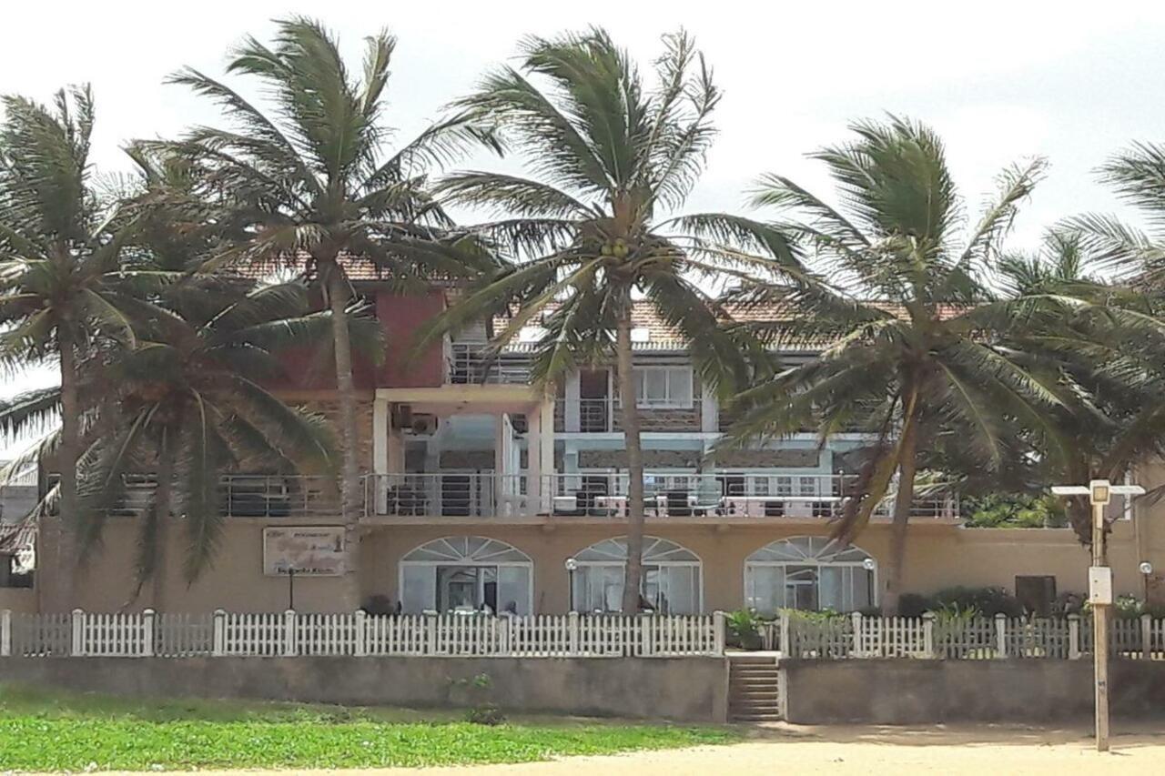 Oasis Beach Resort Негомбо Екстериор снимка