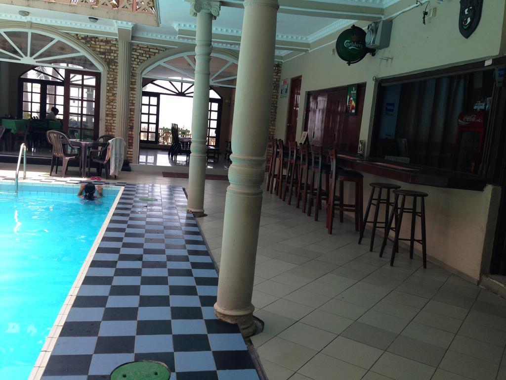 Oasis Beach Resort Негомбо Екстериор снимка
