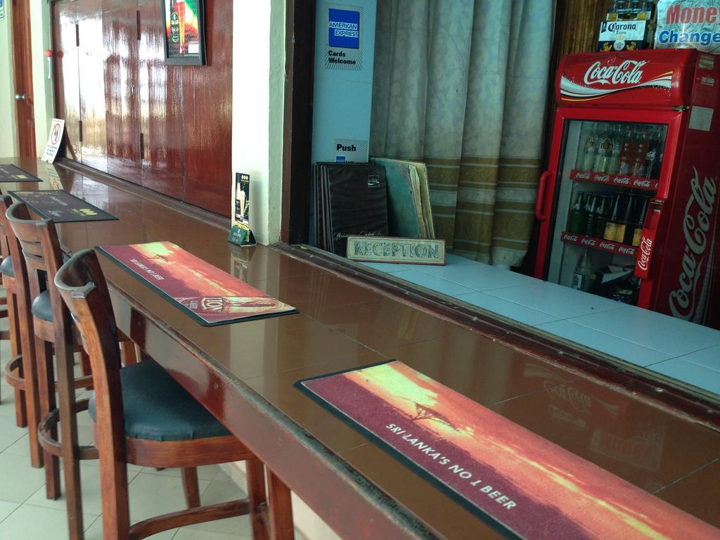 Oasis Beach Resort Негомбо Екстериор снимка