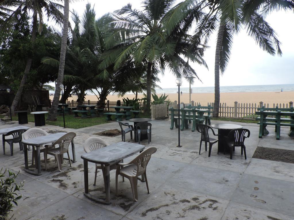 Oasis Beach Resort Негомбо Екстериор снимка