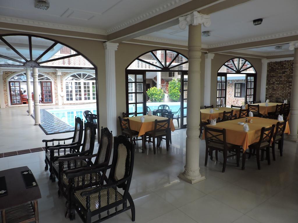 Oasis Beach Resort Негомбо Екстериор снимка