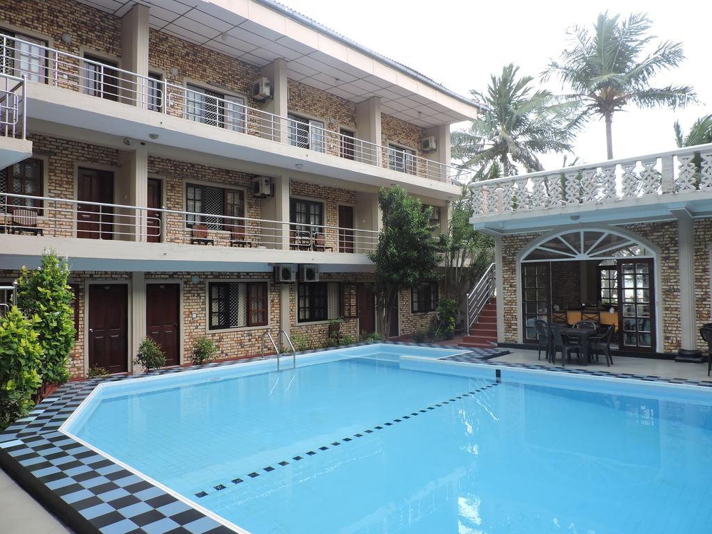 Oasis Beach Resort Негомбо Екстериор снимка