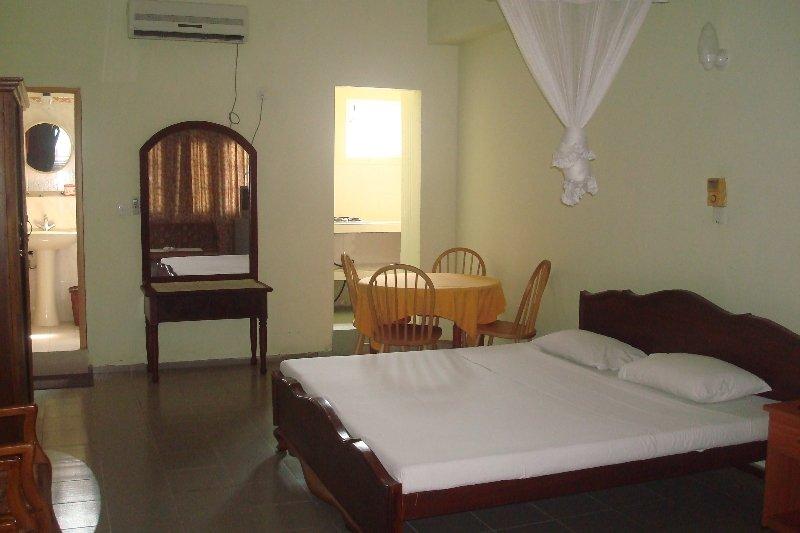 Oasis Beach Resort Негомбо Екстериор снимка